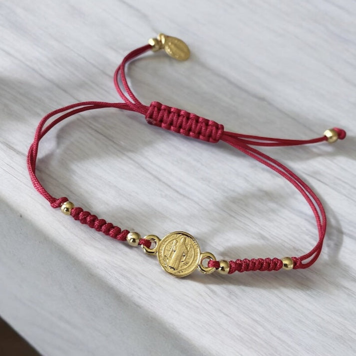 Pulsera hilo san benito oro