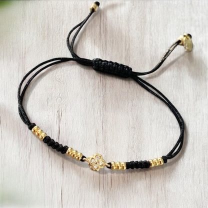 Pulsera hilo trébol oro