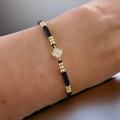 Pulsera hilo trébol oro