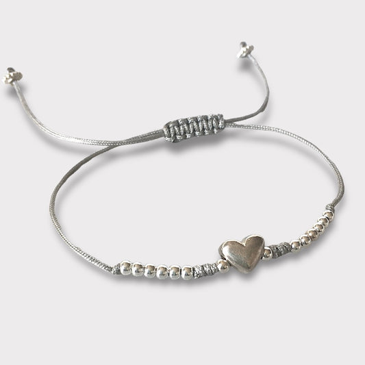 Pulsera hilo gris corazón plata